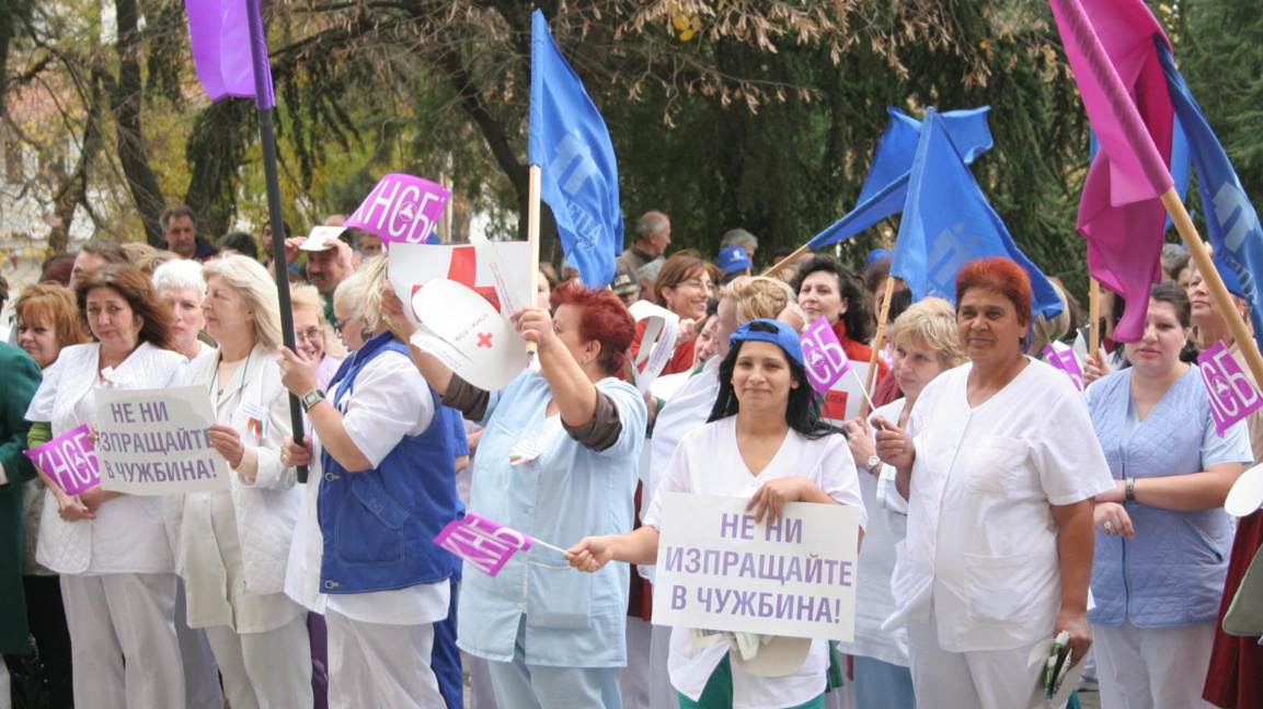 Специалистите по здравни грижи излизат н...