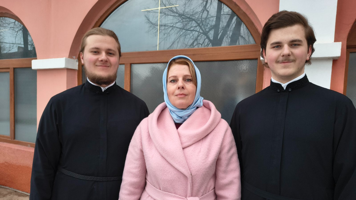 Михаил, Виктория и Владимир - Горда майка със синовете си