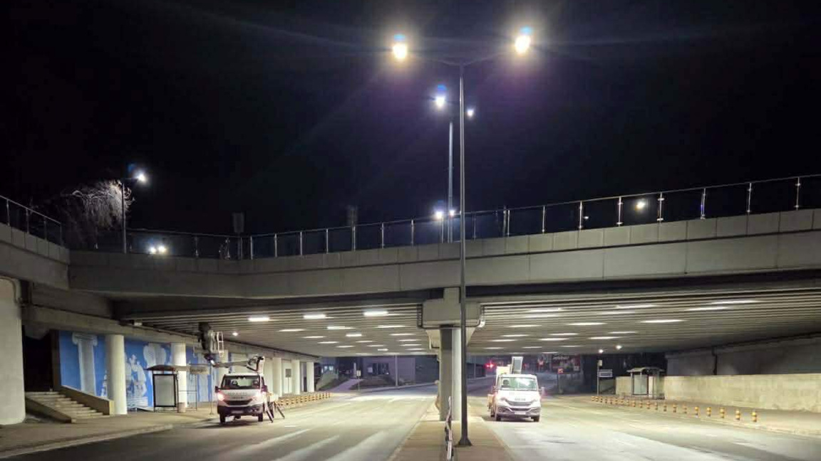 Подмениха осветлението в подлеза на улиц...