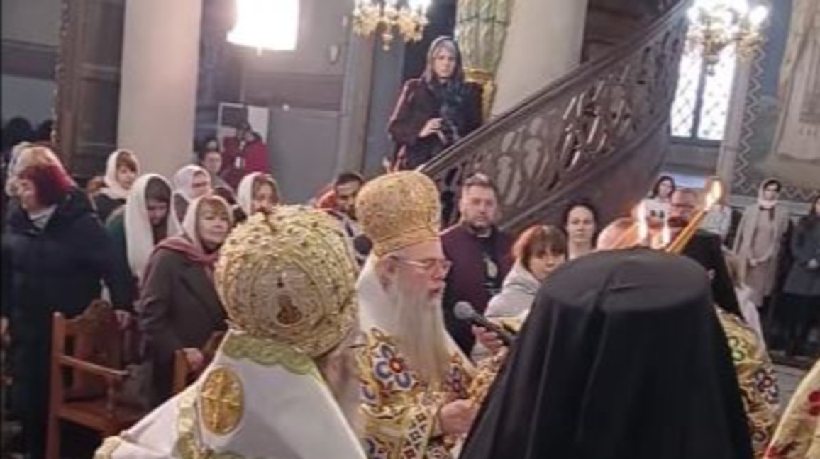 Митрополит Николай служи в катедралния храм "Успение Богородично" в Пазарджик
