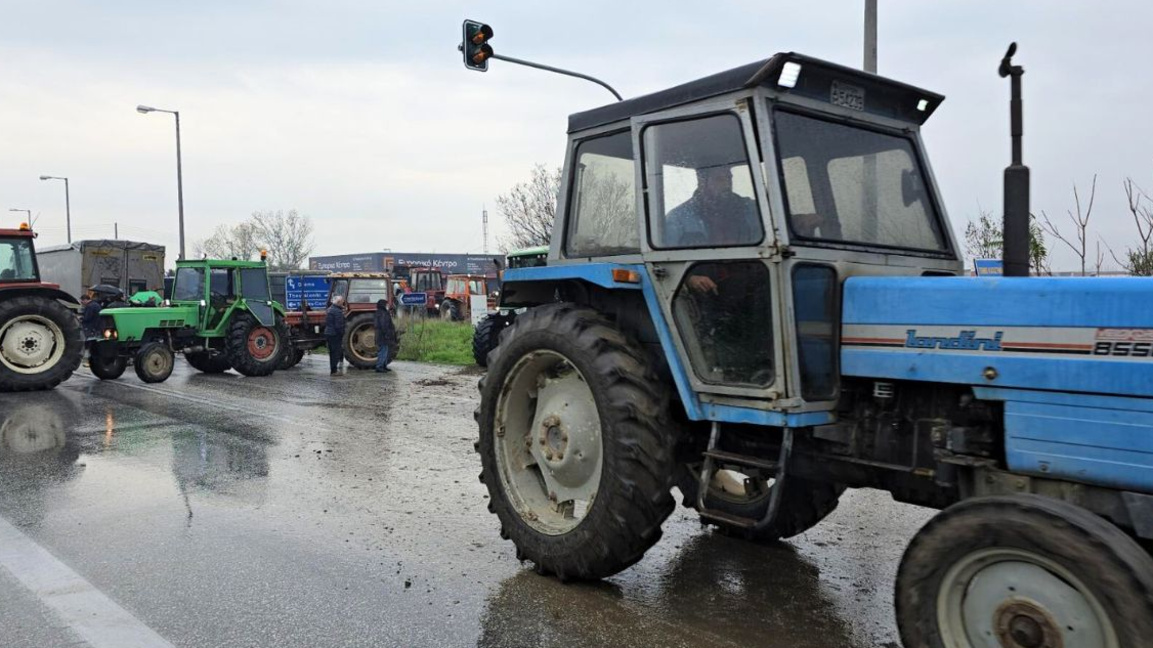 Гръцките фермери постепенно се оттеглят от блокадите