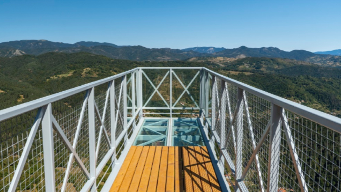 Die emblematische Glasplattform „Die Spi...