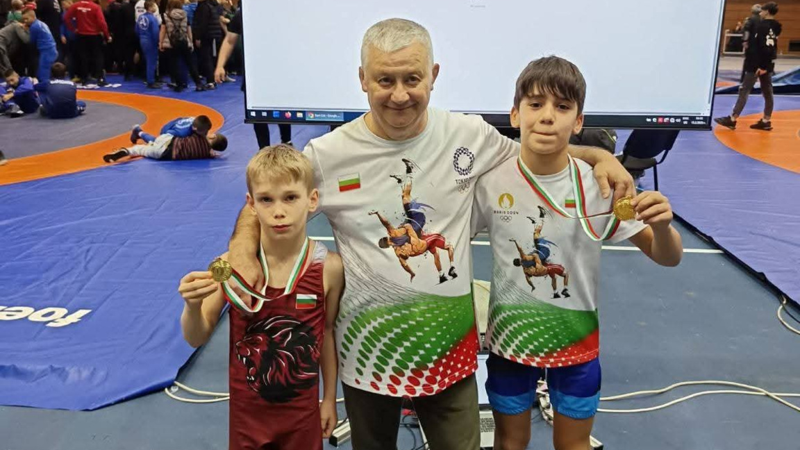 Титли за борци от Оряхово при децата 