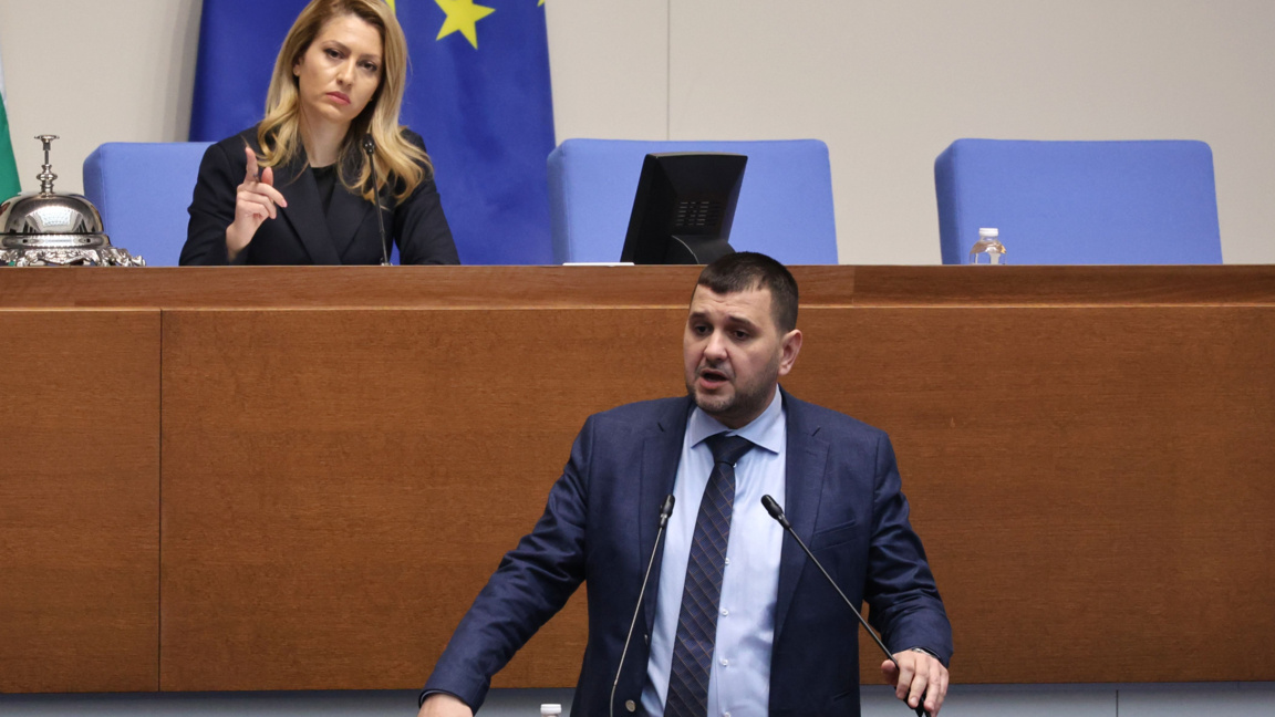 Народното събрание започна с декларации на парламентарните групи