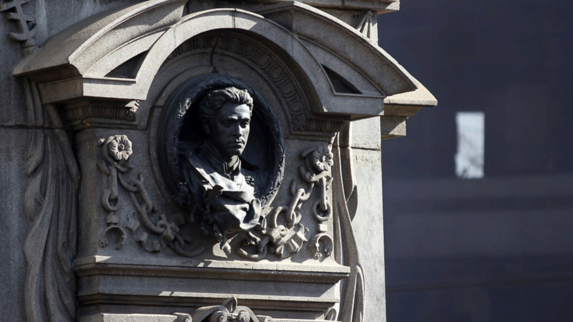 Le monument de Vassil Levski à Sofia est...