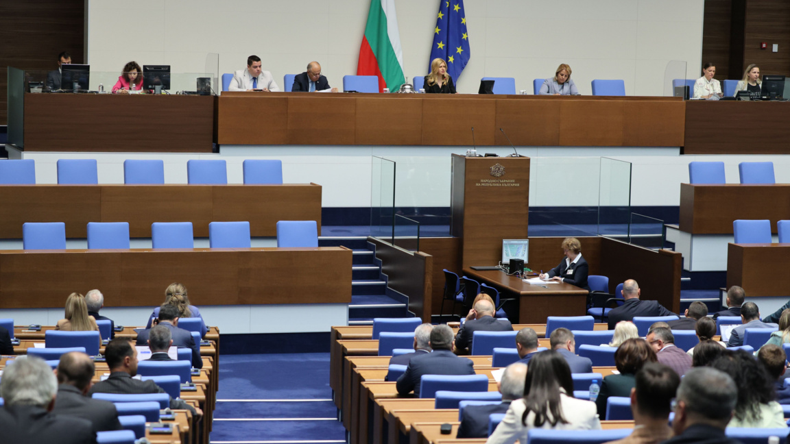 Без дебати депутатите решиха: Замразяват...