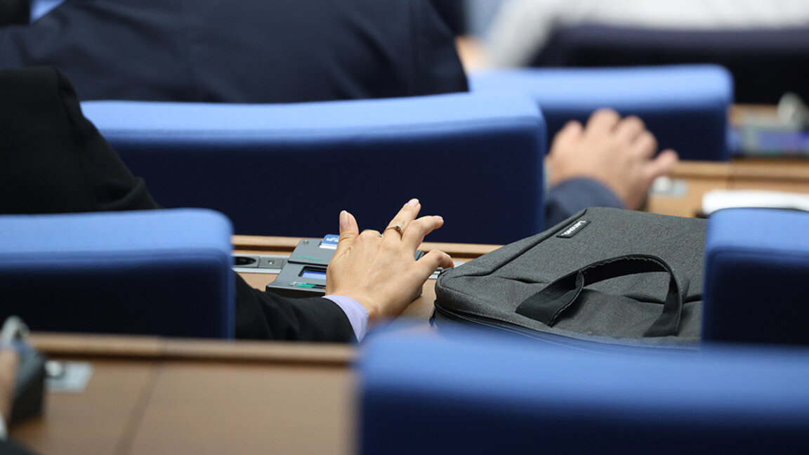 Изборът на Киселова предизвика разнопосочни коментари в кулоарите на парламента