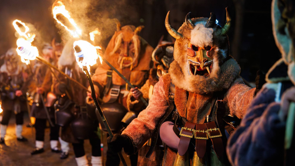 В Пернишко празнуват Сурова: Докато ги има традициите, ще ни има и нас