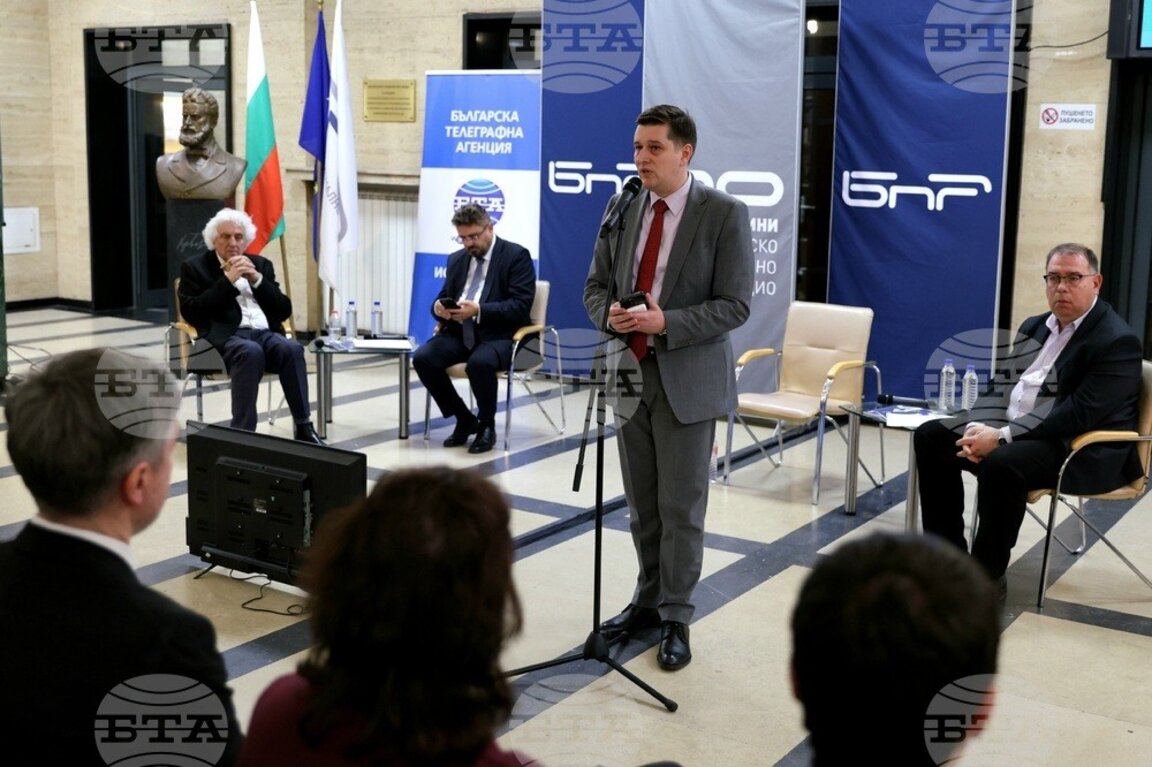 Документална изложба и специален брой на ЛИК за 90-годишнината на БНР бяха представени в Радиото