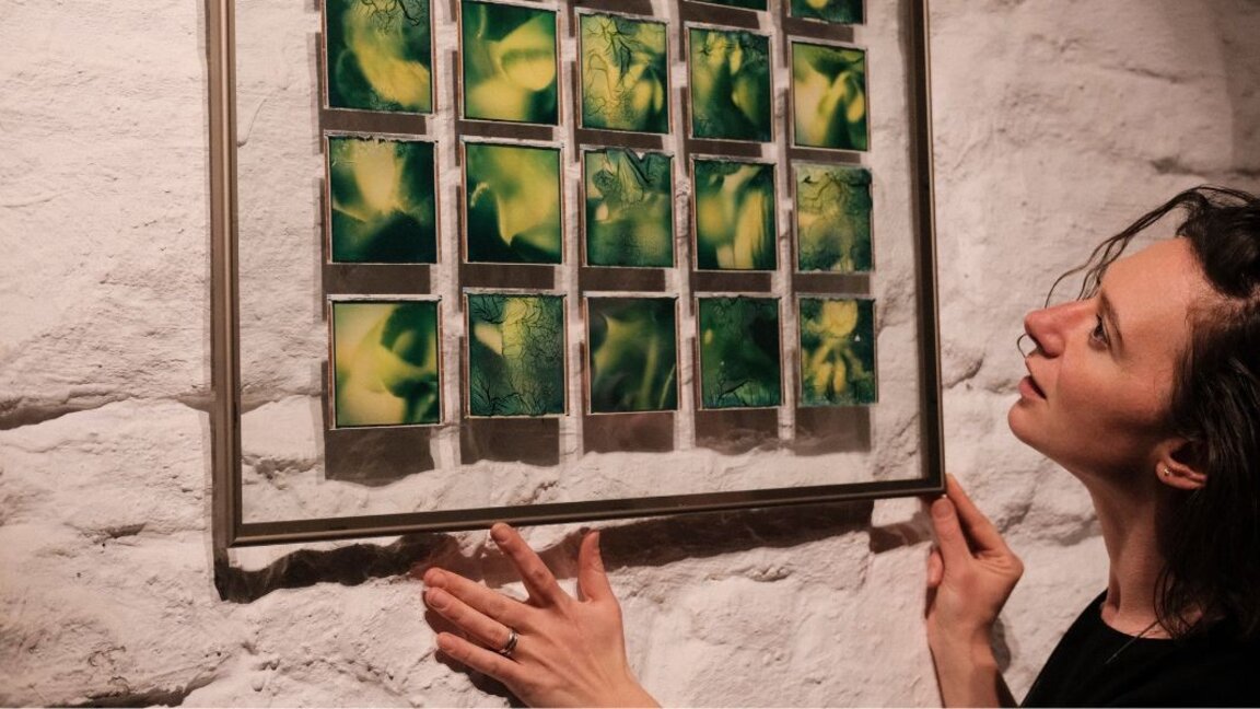 La mujer como amor, protección y... droga. La fotografía de Johana Trayanova