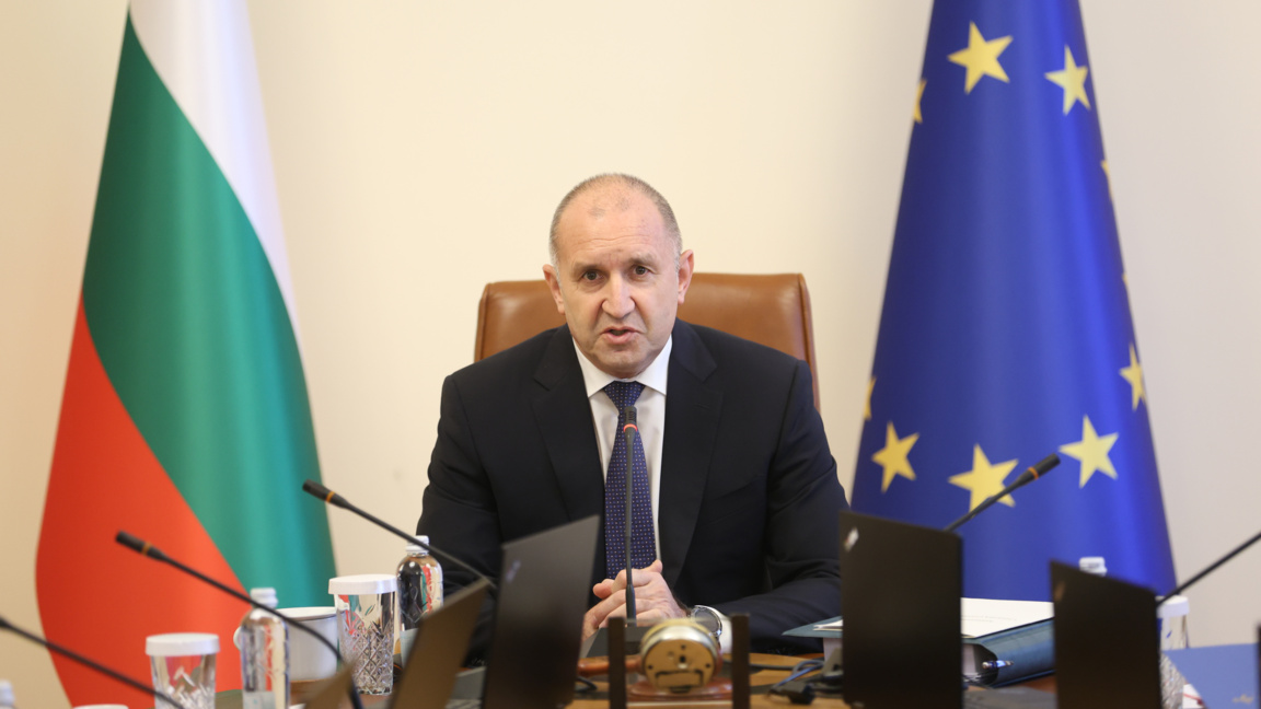 Радев: Не можем да оставим децата си в токсичната среда на социалните медии