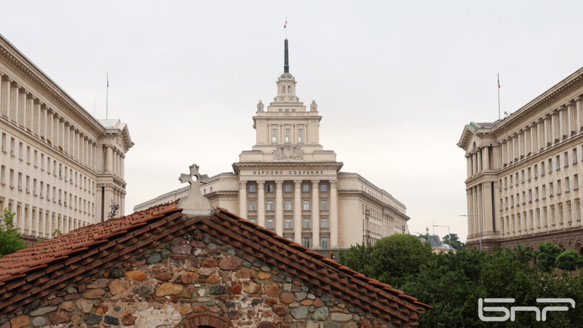 Наводненията, кризата с боклука и законопроектът на ИТН - какво се случи през отминаващата седмица?