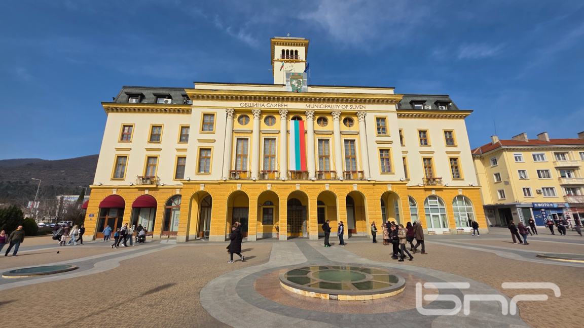 Младежки дебат за демокрацията и предста...