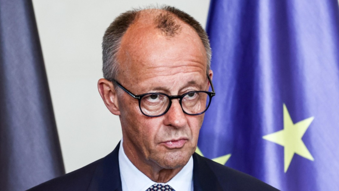 Германският канцлер Мерц на пресконференцията с украинския президент Зеленски след видеоразговора с други държавни глави преди срещата на върха между лидерите на САЩ и Русия, Берлин, Германия, 13 август 2025 г.