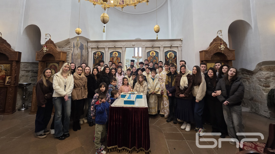 Неделното училище отпразнува 14-ия си ро...