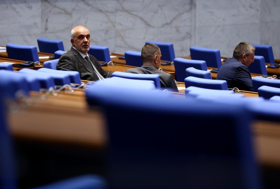 След седмица блокада: Парламентът събра кворум, заработи