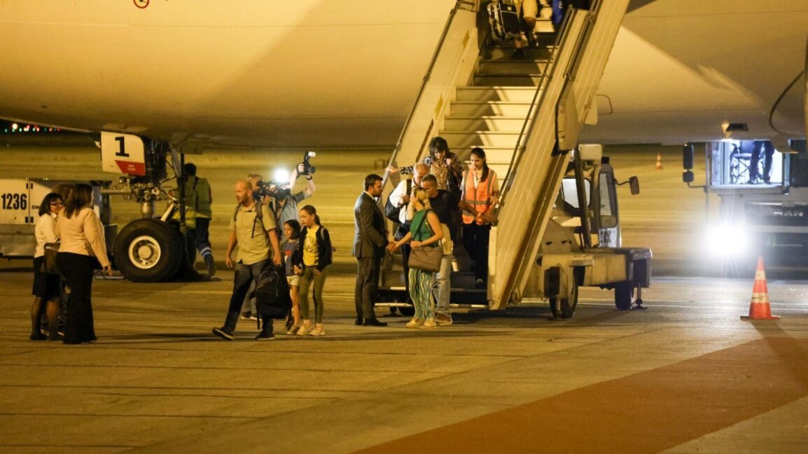 Пристигнаха българските граждани, евакуирани от Израел