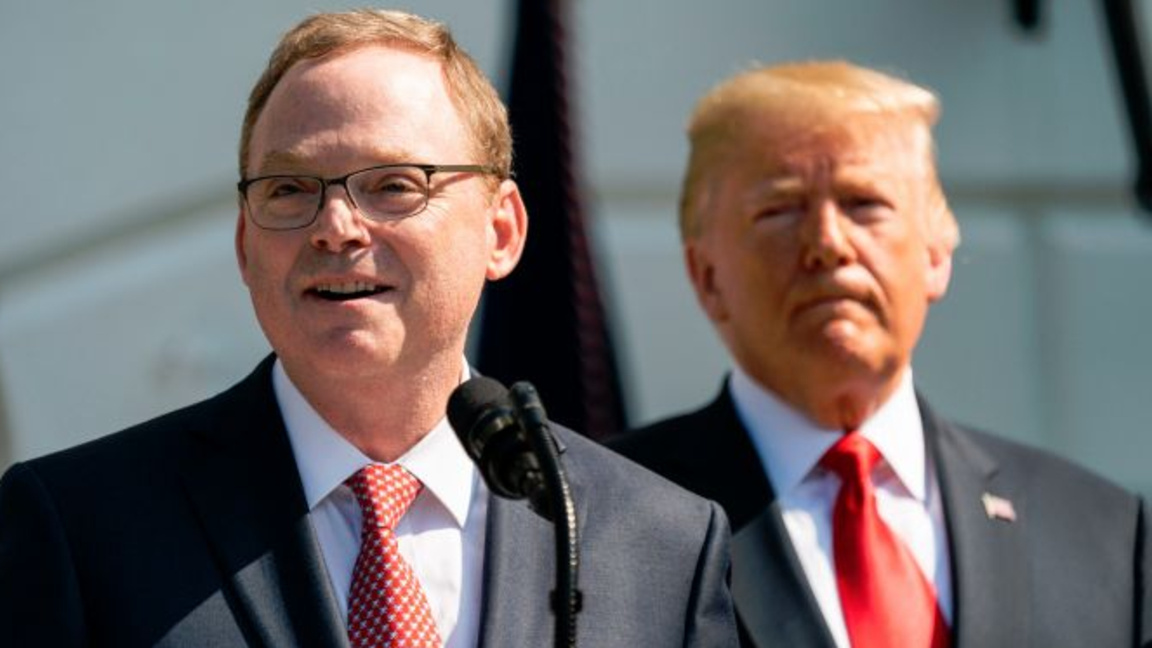 Кевин Хасет и Доналд Тръмп