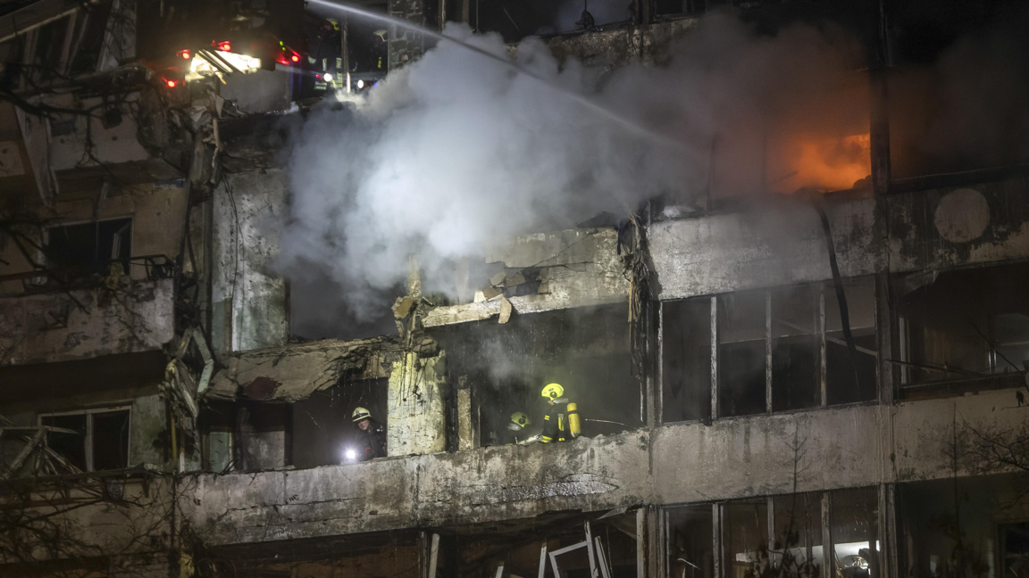 Поразена при руска атака 9-етажна сграда в столицата на Украйна Киев, 25 ноември 2025 г.