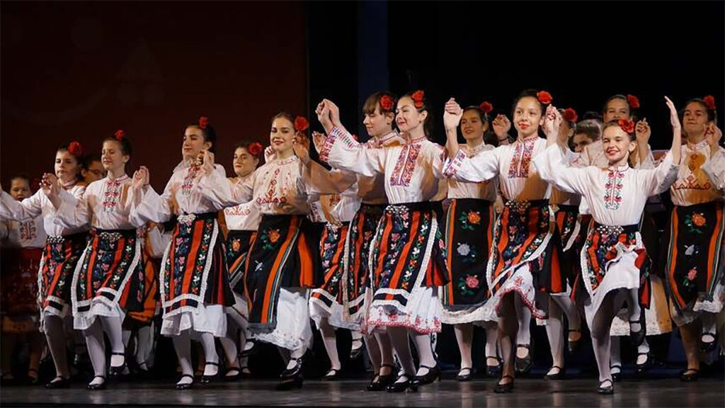 Jantra Folklore Ensemble from Budapest to dance at BalkanFolk Festival in Palma de Mallorca