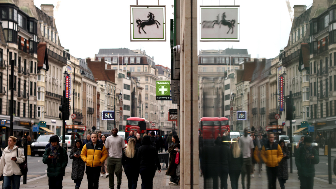 Край офис на банка  от групата Lloyds в Лондон, Великобритания, архив.