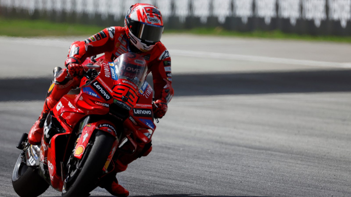 Шампионът Маркес завъртя 18 обиколки на "Сепанг".