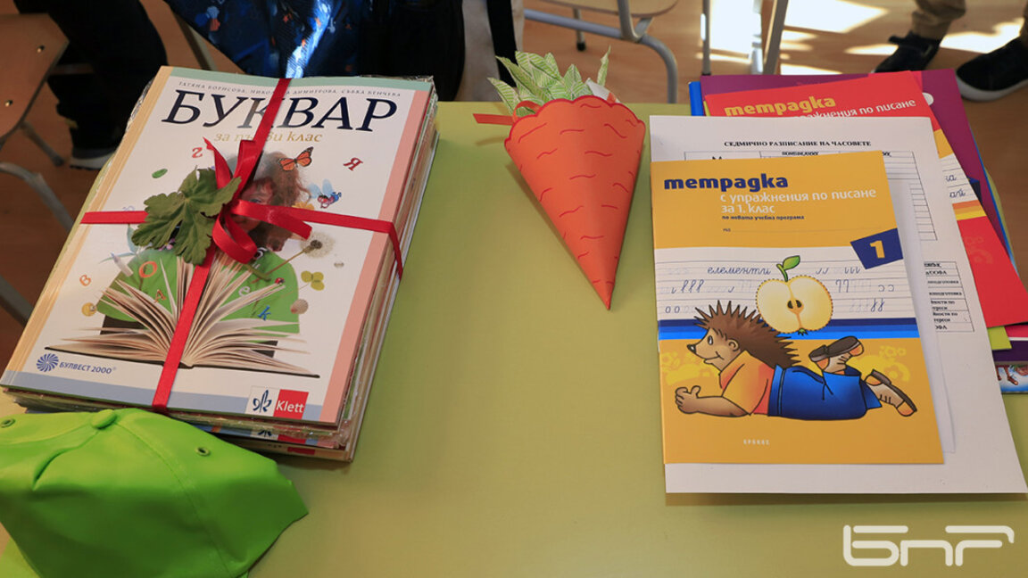 Над 716 000 ученици прекрачват училищния праг. На добър час!