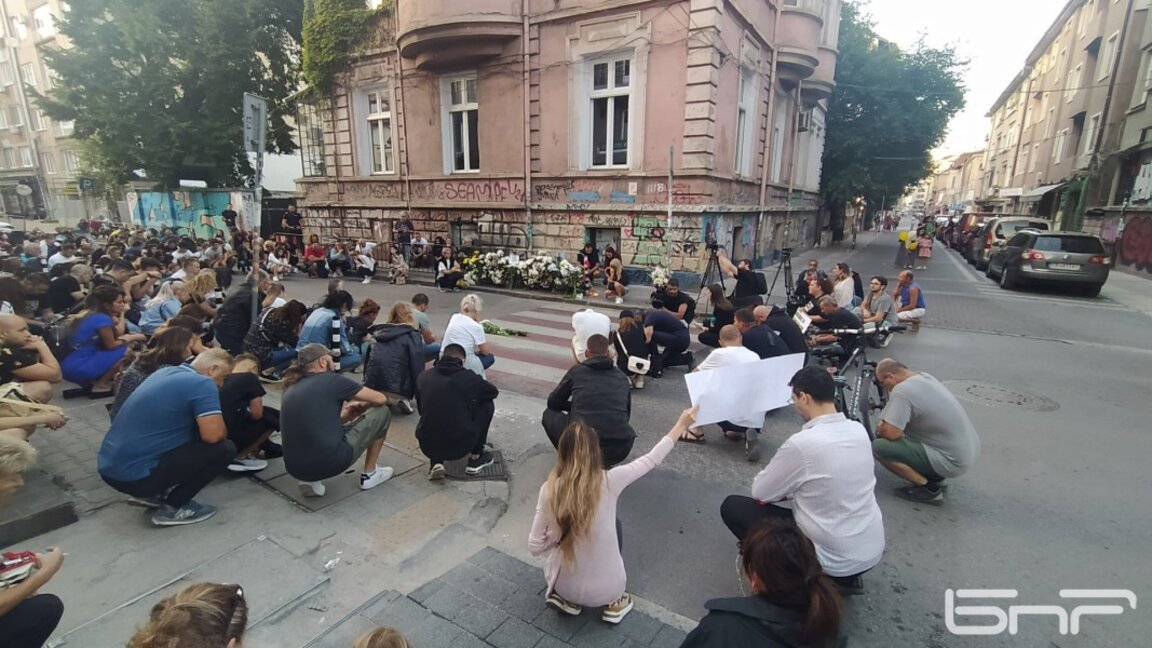 Протестиращите отдадоха почит на пешеходната пътека, където загина 15-годишният Филип - 10 септември 2023 г.