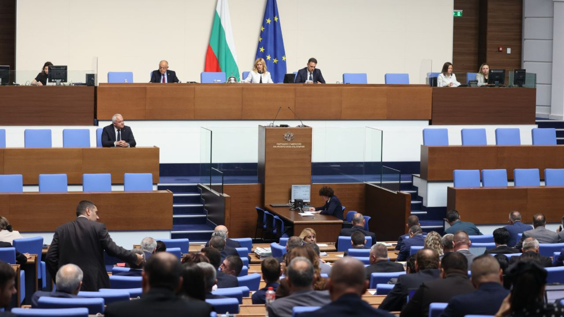 El Parlamento autoriza el despliegue de ...