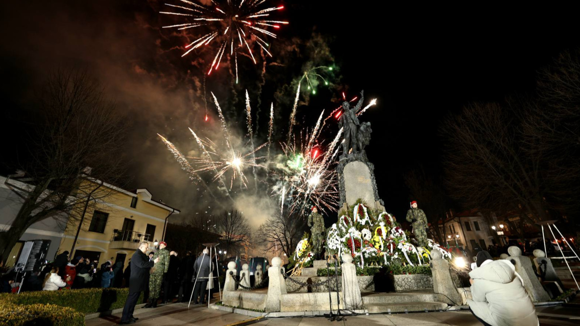 България се прекланя пред паметта на Апостола