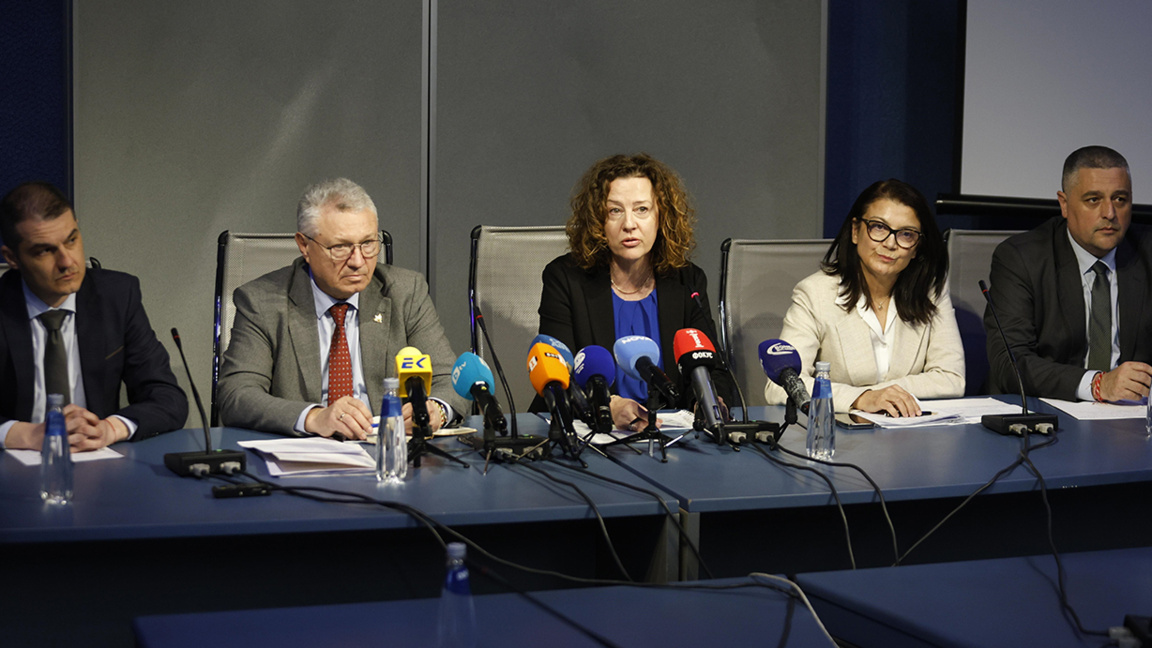 Продължава евакуацията на българи, засег...