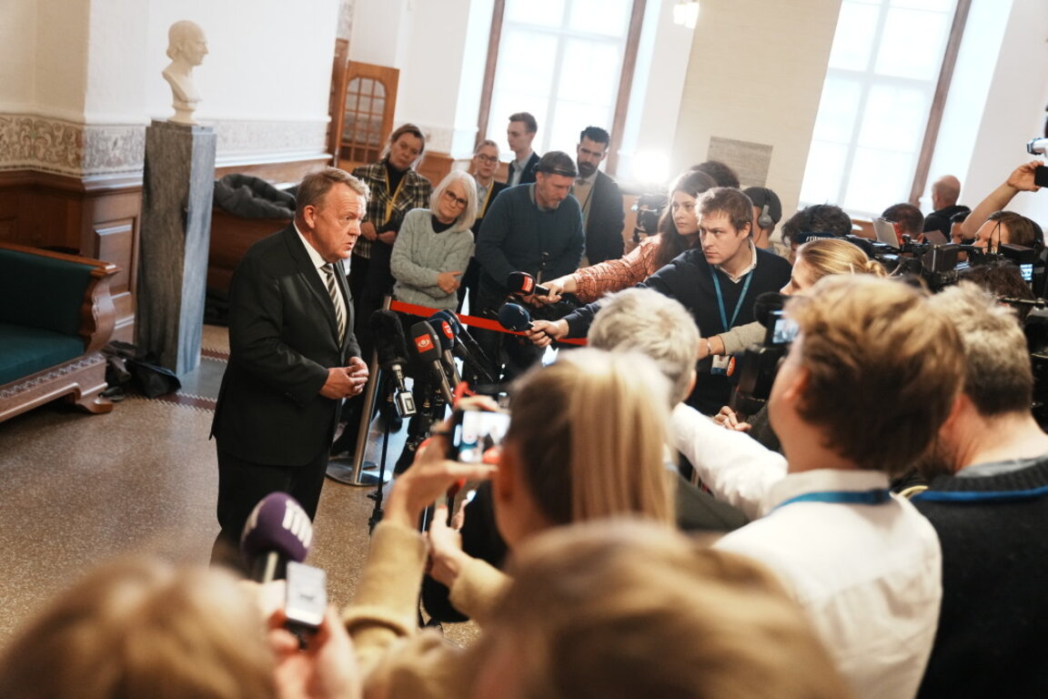 Датският външен министър Ларс Льоке Расмусен отговаря на въпроси на журналисти в парламента -  8 януари 2025 г.