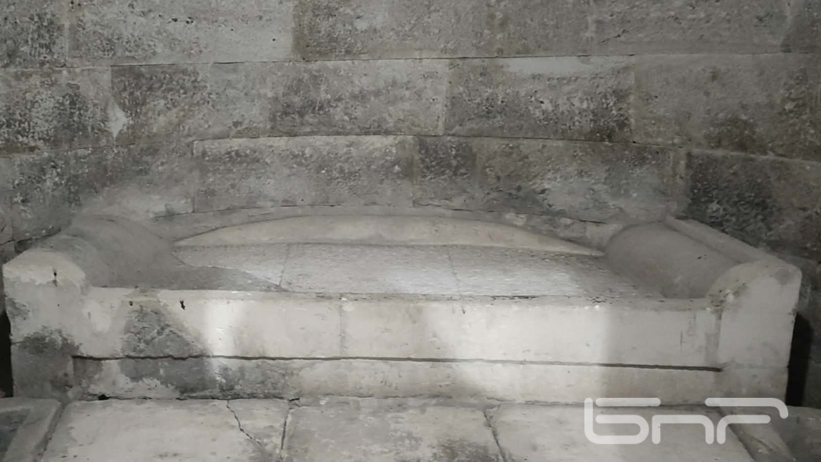 Тракийската гробница край Мезек – загадк...