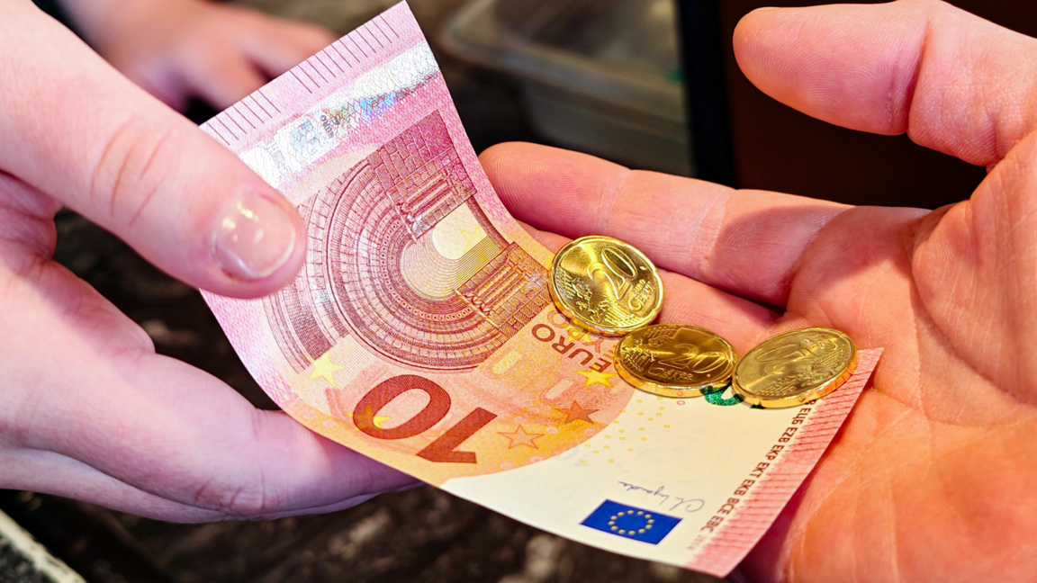 119 акта за повишени цени е съставила НАП Пловдив след въвеждане на еврото