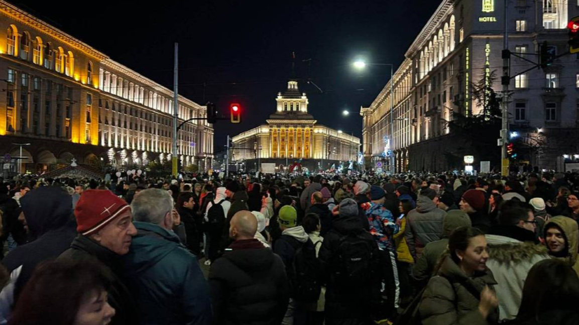 Mii de oameni protestează în Sofia și în alte orașe importante din țară