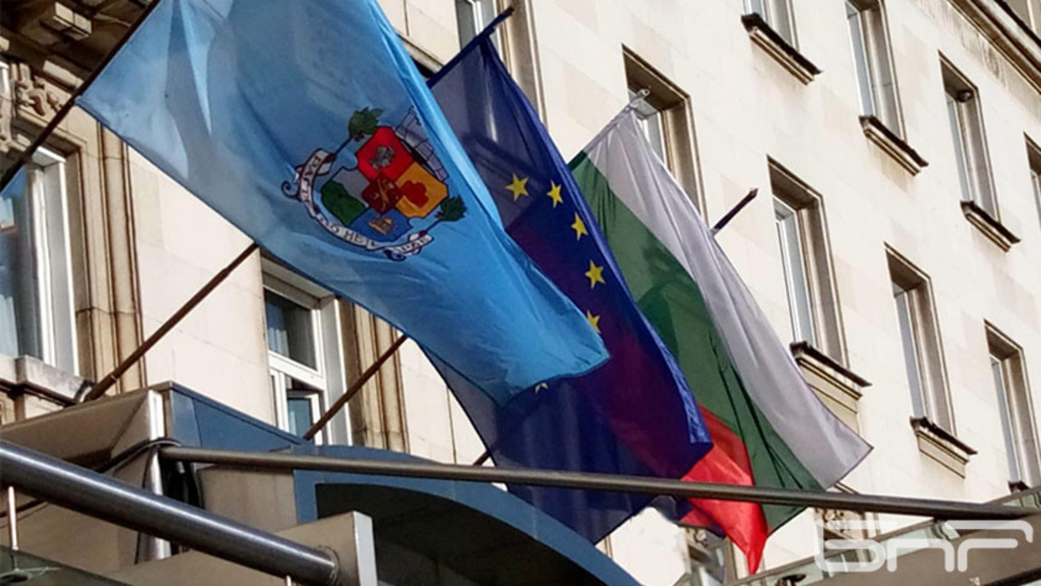 Поставят нови знамена в София преди наци...