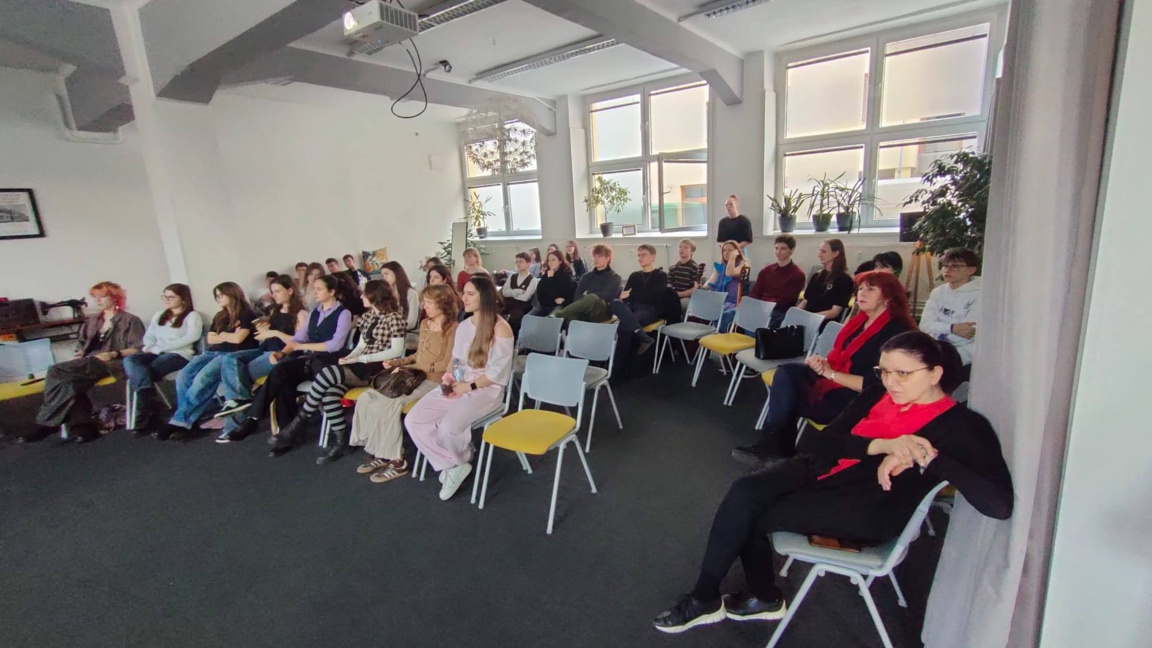 "Искаме повече млади хора да променят св...