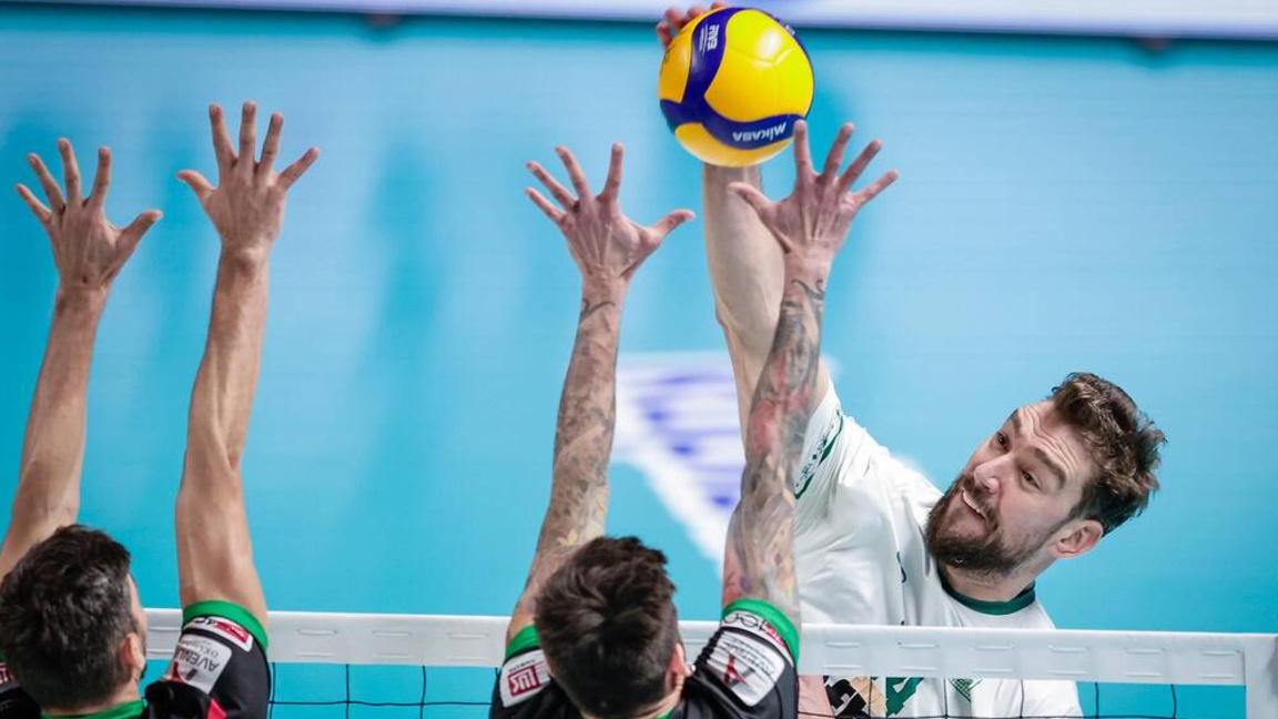 Волейболистите на Нефтохимик спечелиха К...