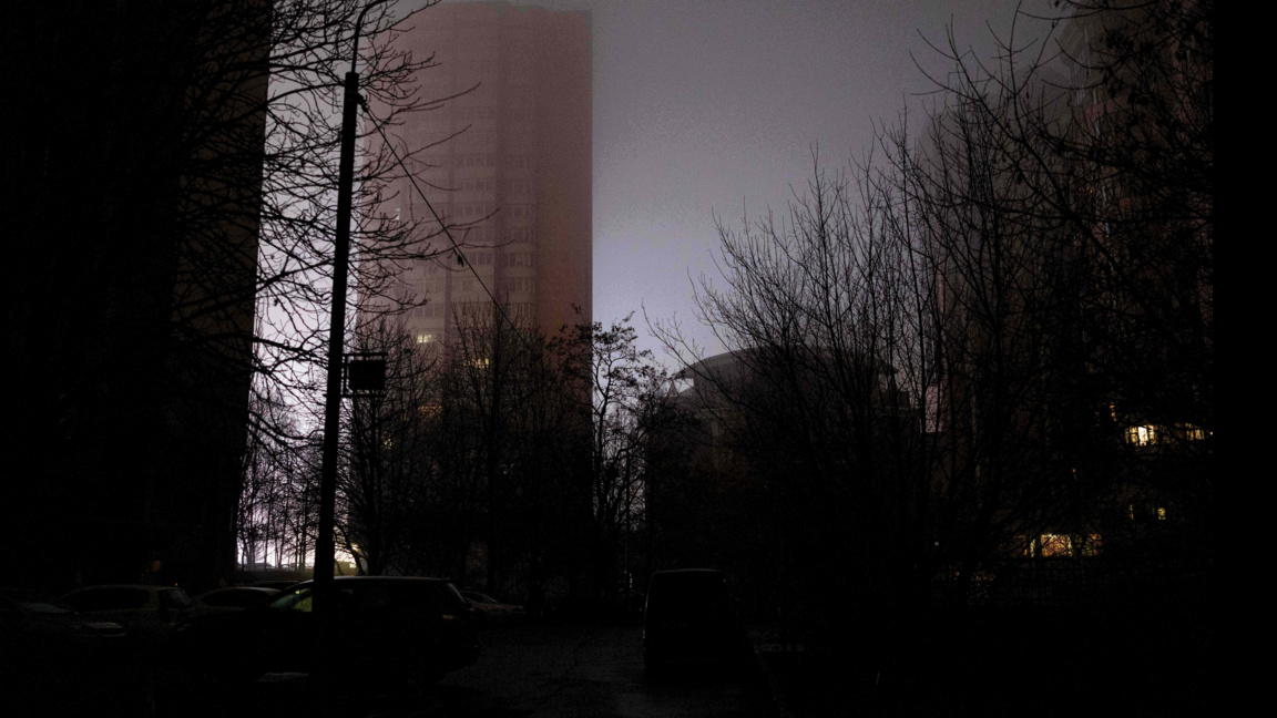 Жилищни сгради с прекъснато електричество след руски удари срещу Киев, 20 ноември 2025 г.