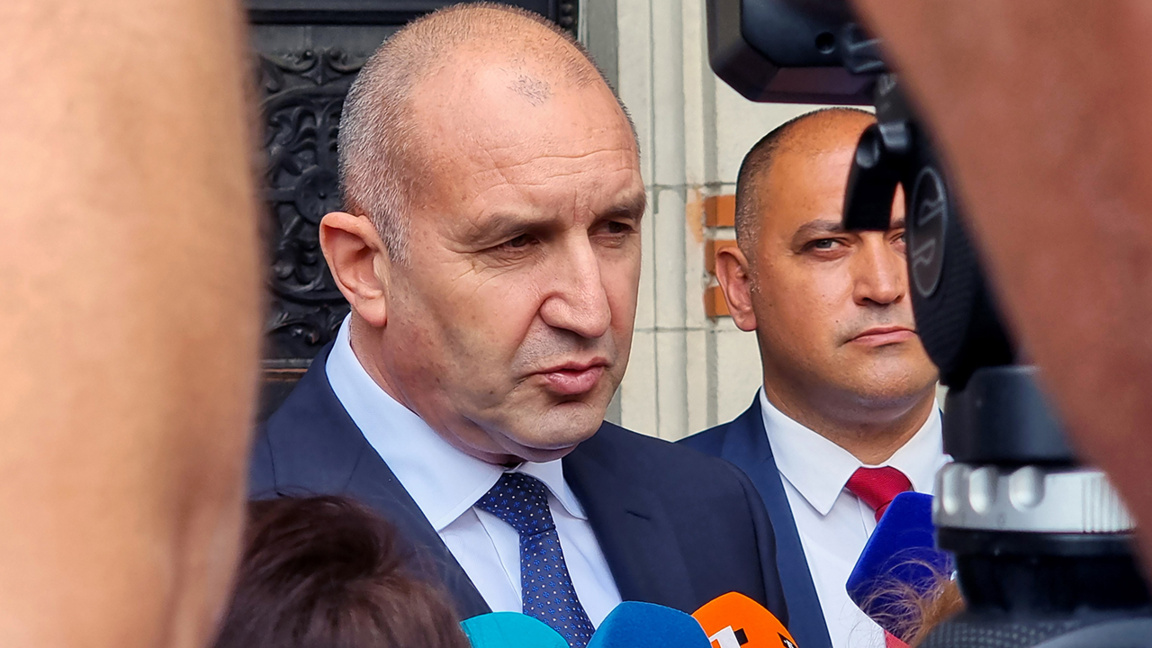 Румен Радев: Буџетски дефицит не може на...
