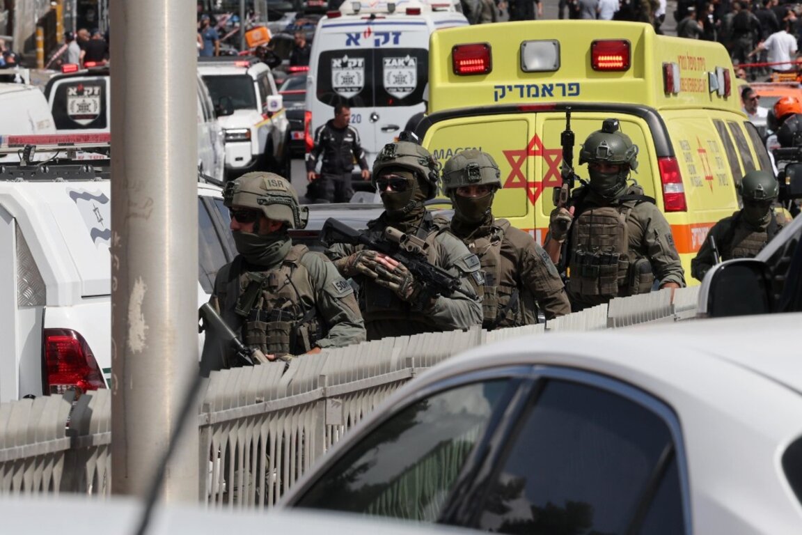 Петима души са убити, а 12 - ранени при стрелба в Йерусалим