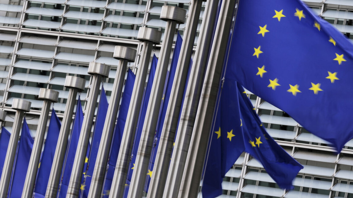 La CE critica a Macedonia del Norte por no incluir a los búlgaros en su Constitución