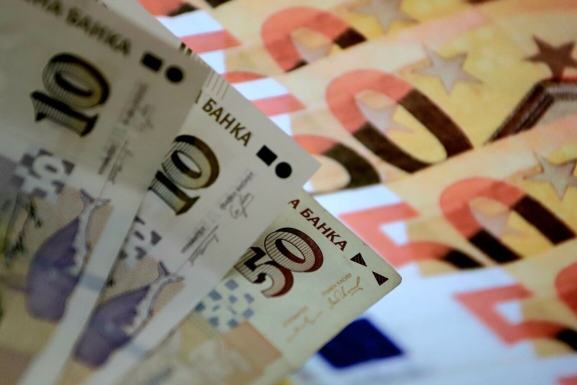 Президентът внесе предложението за референдум за еврозоната в НС