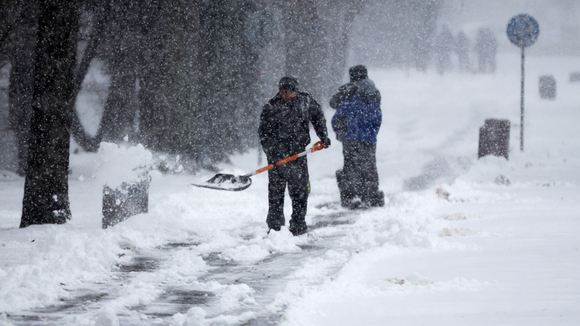 Затвориха моста над водното огледало в Кърджали