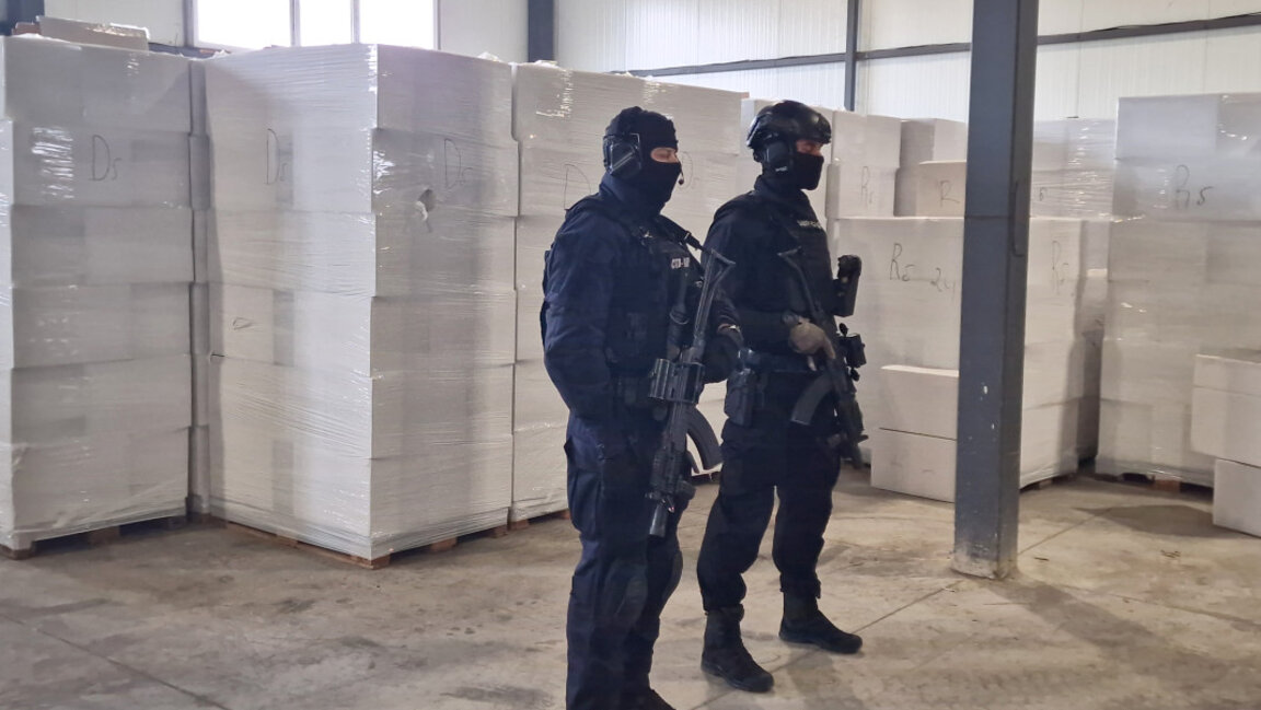 Разкриха склад за контрабандни цигари в Царацово, щетите са за 12 млн. лева