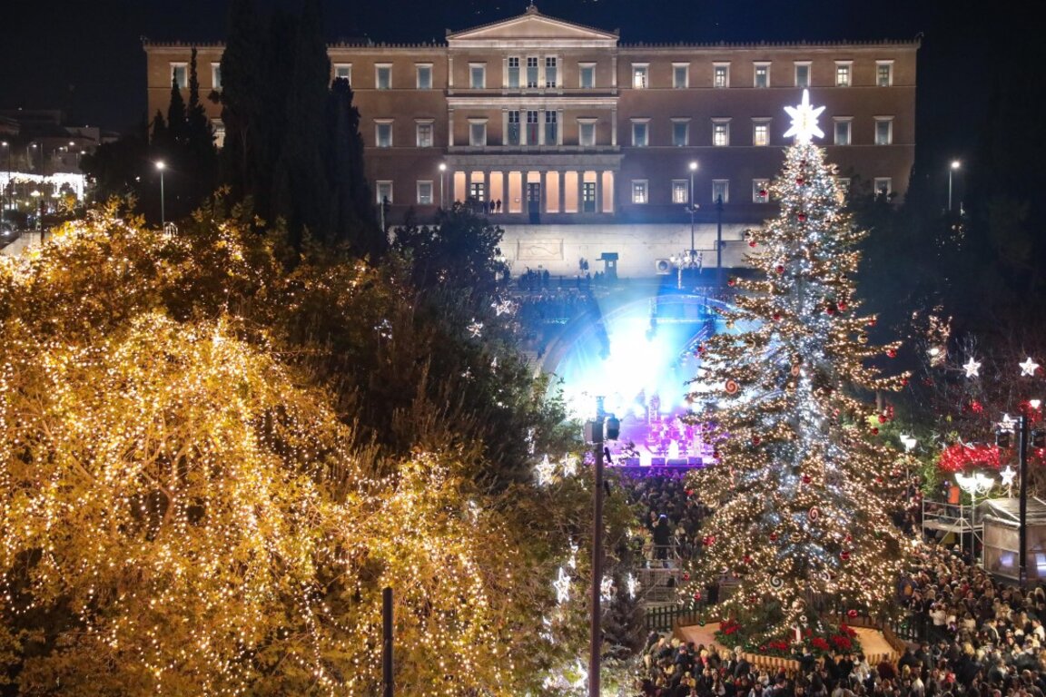 На площад Синтагма в Атина, Гърция, архив, 28 ноември 2024 г.