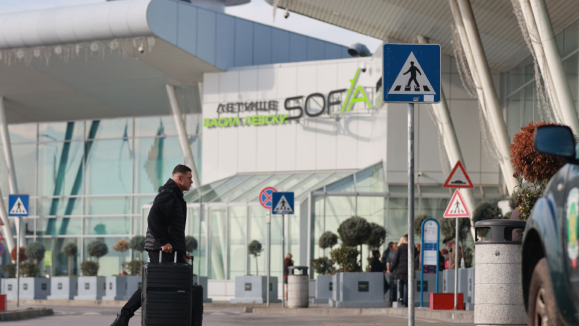 ЕП иска да запази правото за компенсация при закъснение на полети с над 3 часа