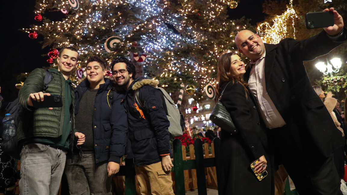 Как посрещат Коледа в гръцкия град Йерис...