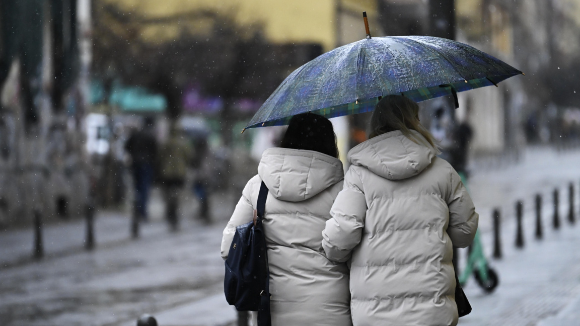 Жълт и оранжев код за значителни валежи за цялата страна на 17 февруари 