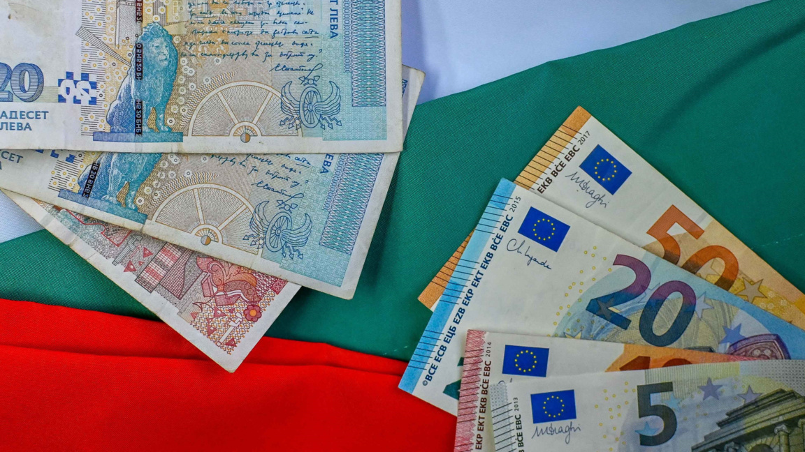 Започва поетапното ограничаване на дигиталните канали и услуги на банките